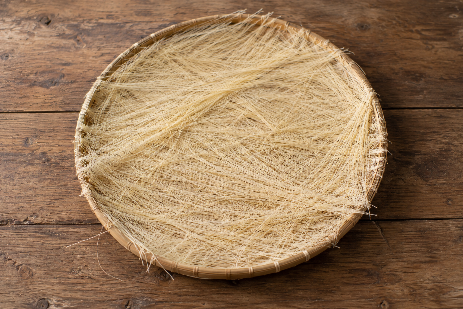 Hair-thin su filindeu dough threads crossed on a round reed frame